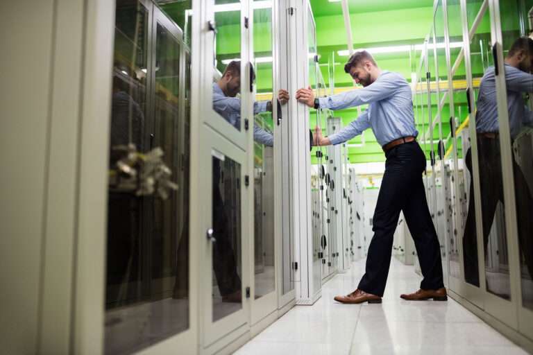 technician-adjusting-server-cabinet-NLCBKMJ-768x512-1
